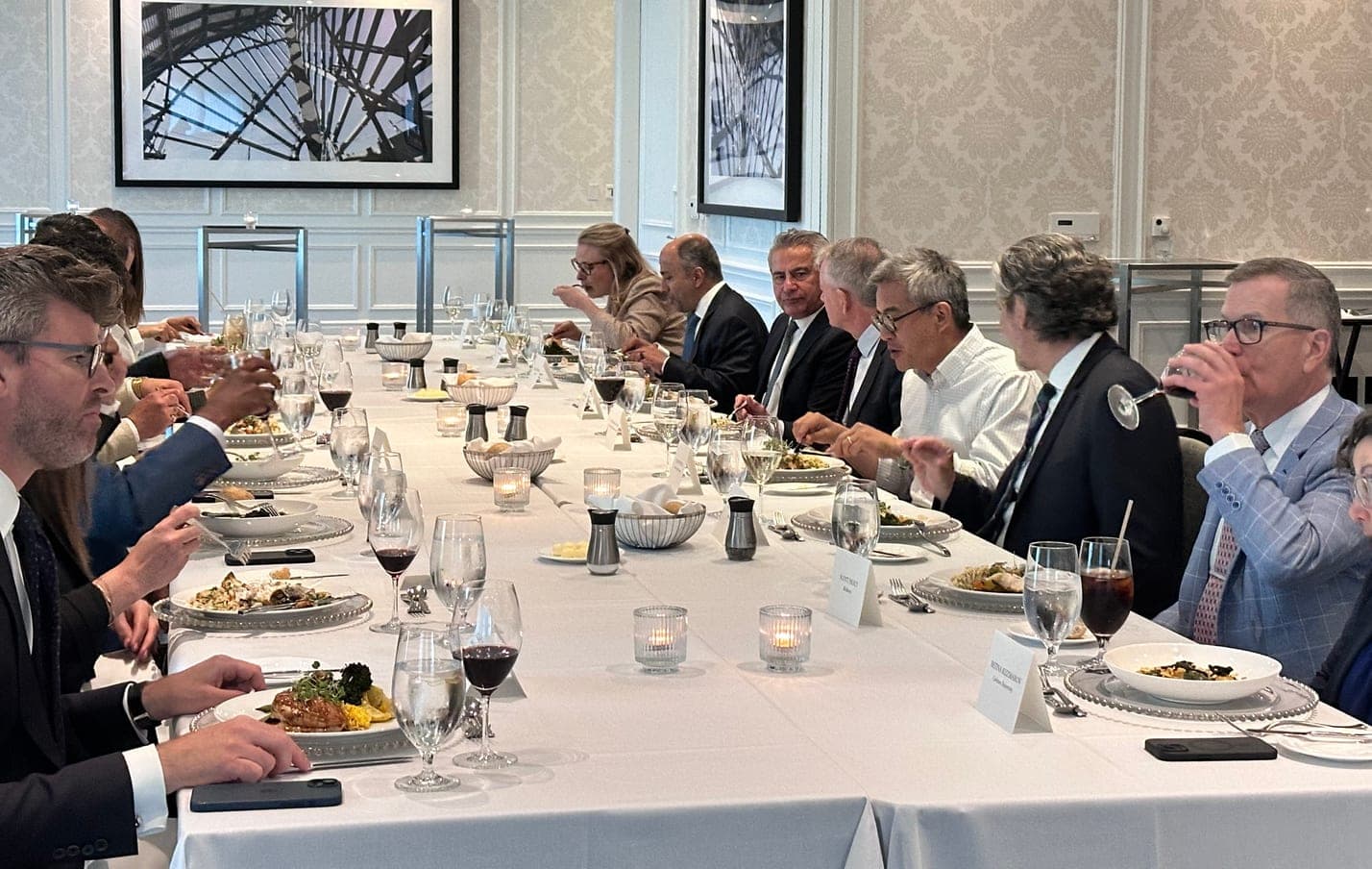 Senior leaders in conversation over lunch at the Executive Roundtable